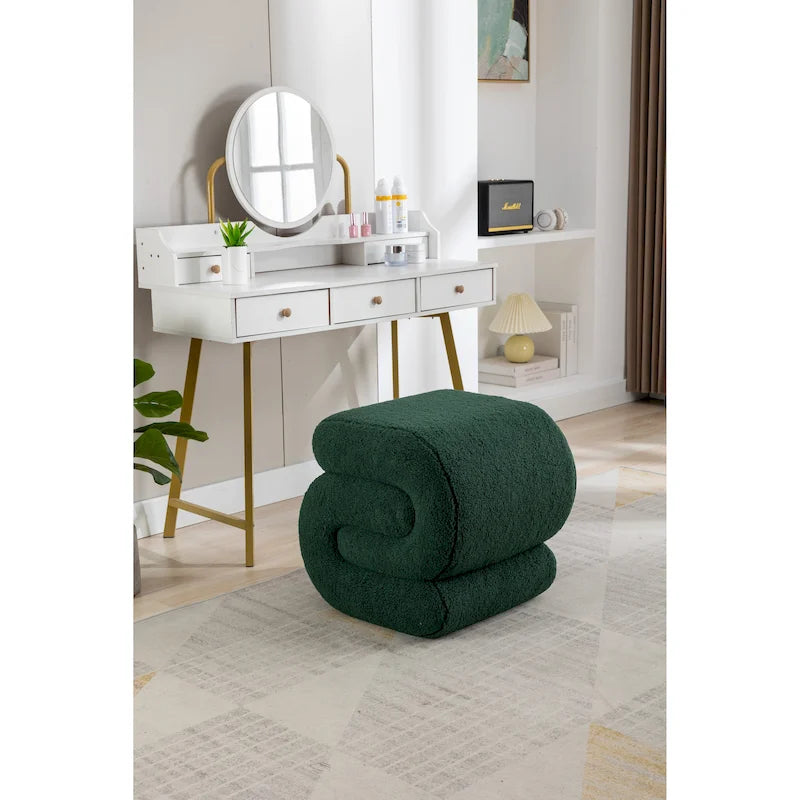 Pouf imbottito a forma di S