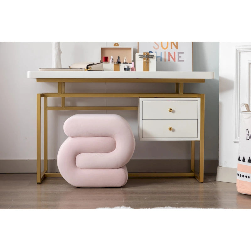 Pouf imbottito a forma di S