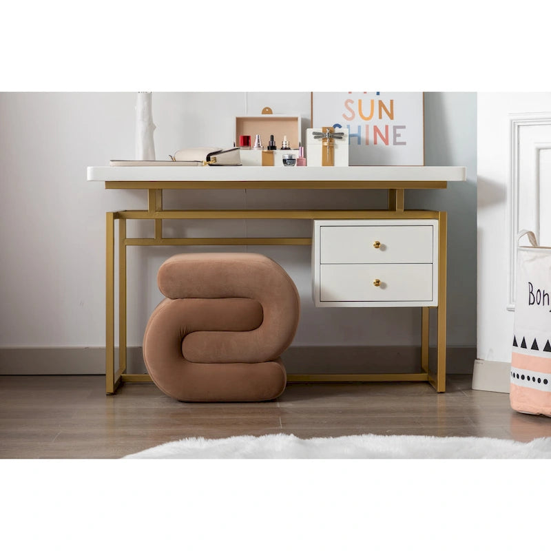 Pouf imbottito a forma di S