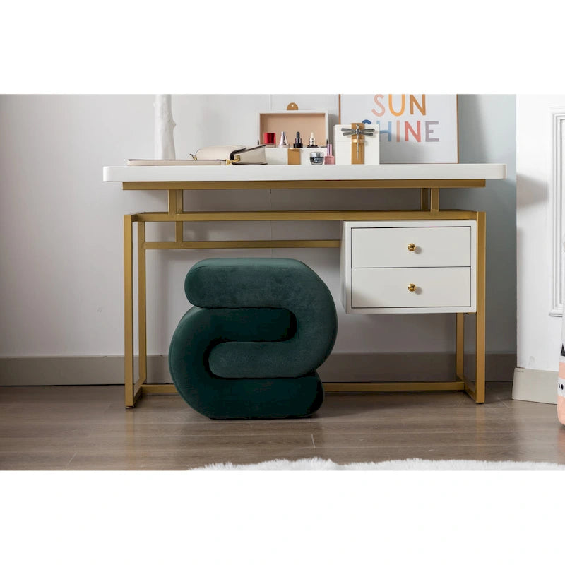 Pouf imbottito a forma di S