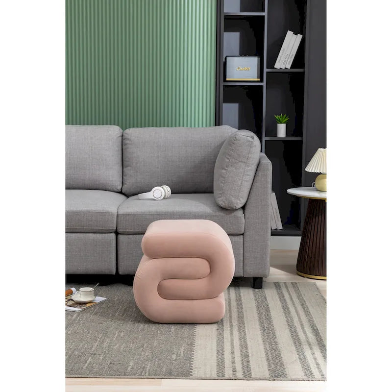 Pouf imbottito a forma di S