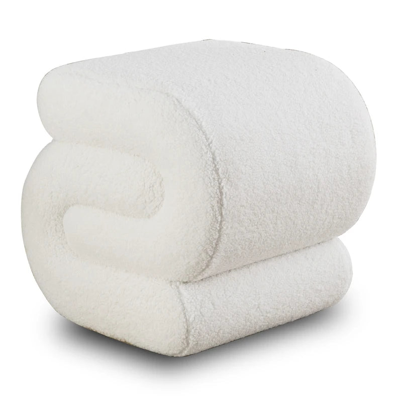 Pouf imbottito a forma di S