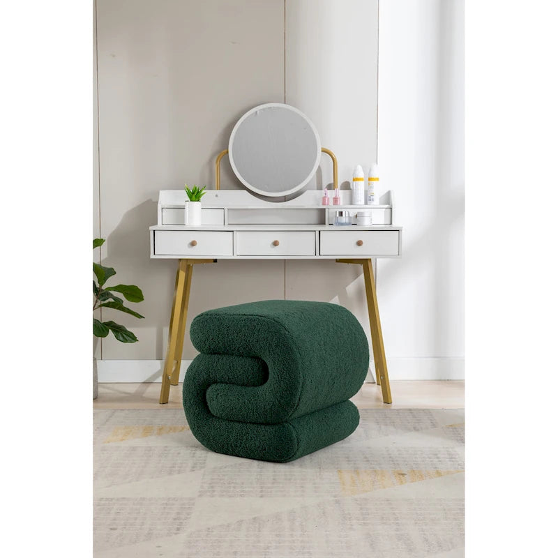 Pouf imbottito a forma di S