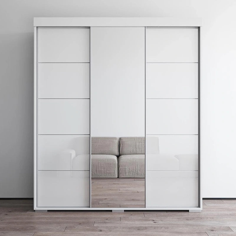 Armario moderno de tres puertas con espejo y frentes brillantes