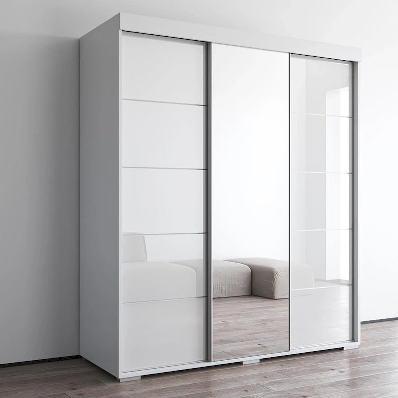 Armario moderno de tres puertas con espejo y frentes brillantes