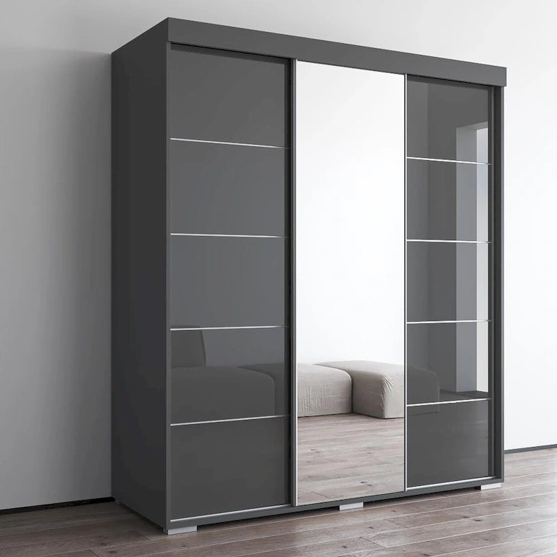 Armario moderno de tres puertas con espejo y frentes brillantes