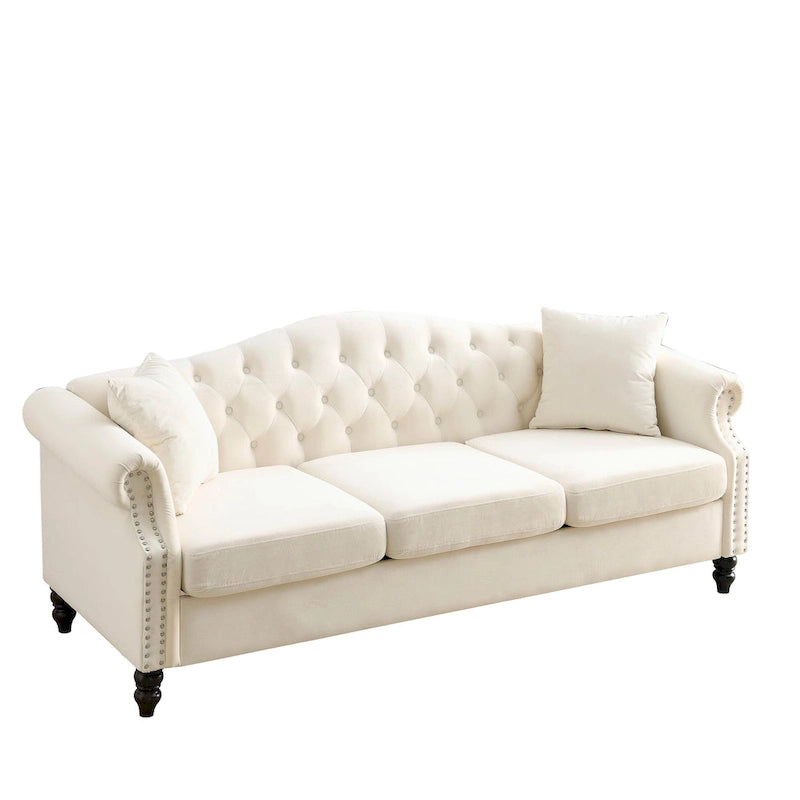 Getuftetes Dreisitzer-Sofa mit gerollten Armlehnen und Nagelkopfbesatz