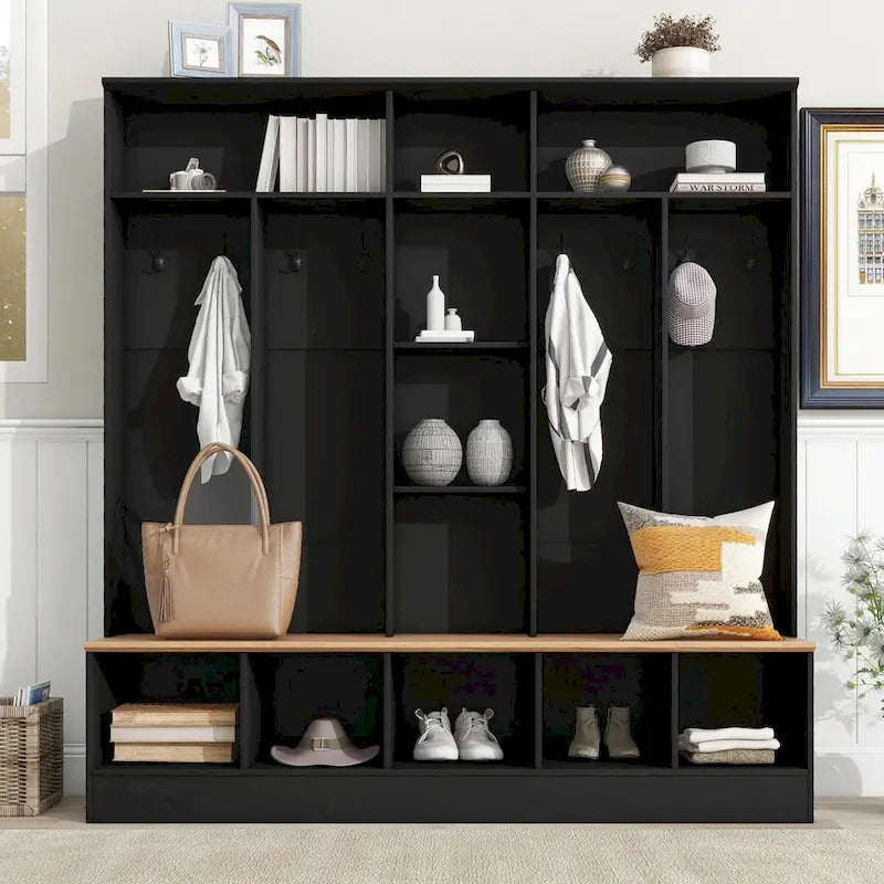 Garderobe für den Eingangsbereich mit Sitzbank und 8 Haken