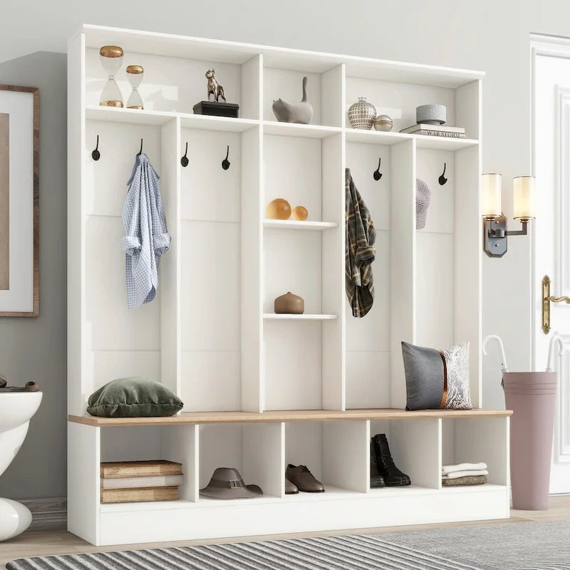 Garderobe für den Eingangsbereich mit Sitzbank und 8 Haken