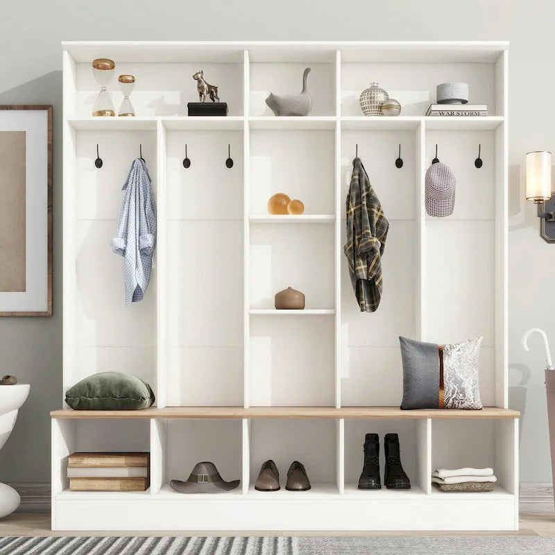Garderobe für den Eingangsbereich mit Sitzbank und 8 Haken