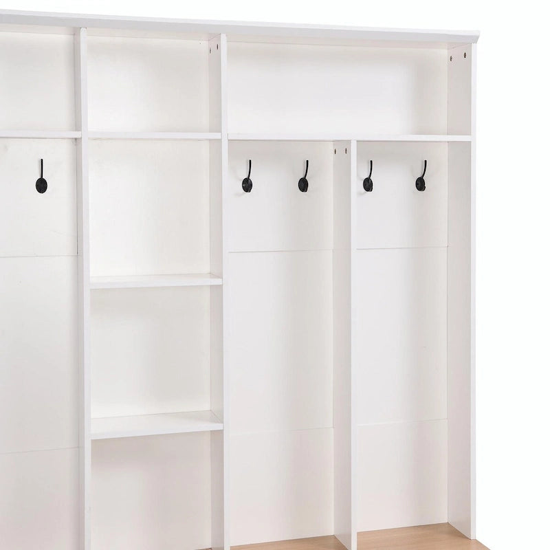 Garderobe für den Eingangsbereich mit Sitzbank und 8 Haken